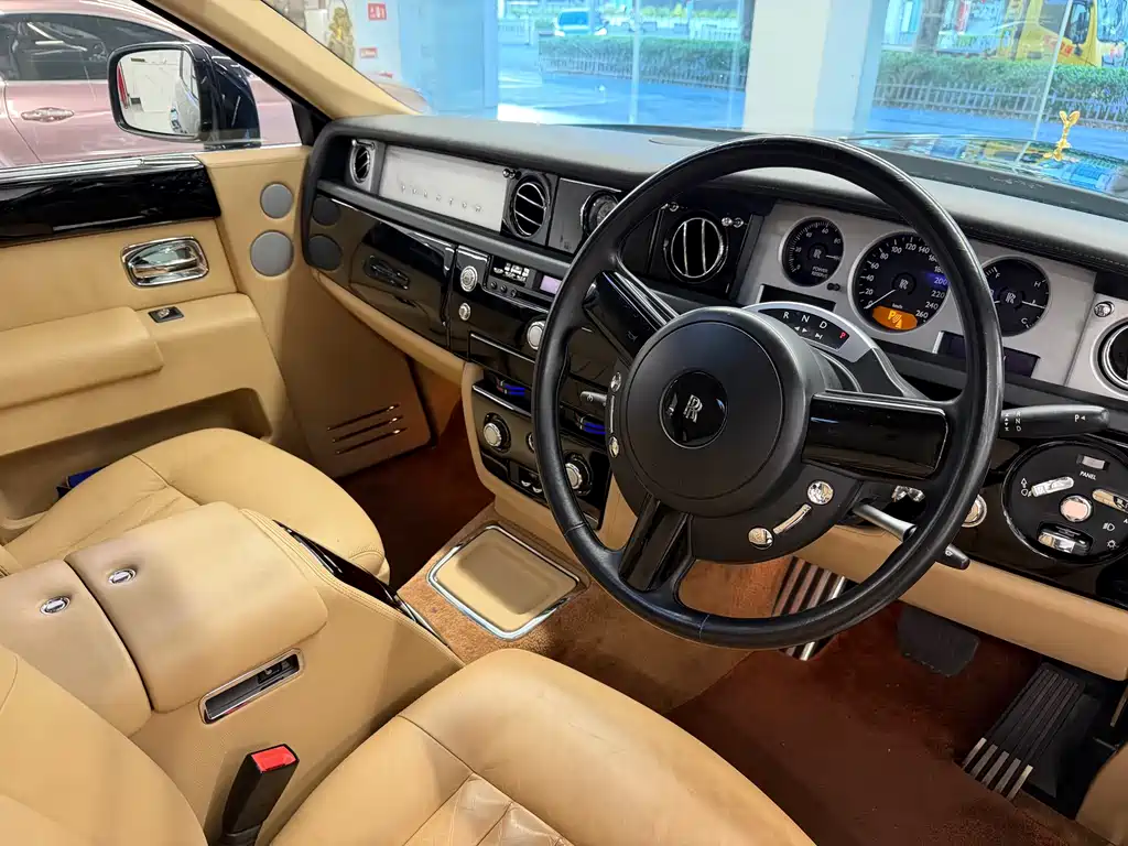 Phantom 2006 6.7L extended version EWB купить на сайте DeffCars