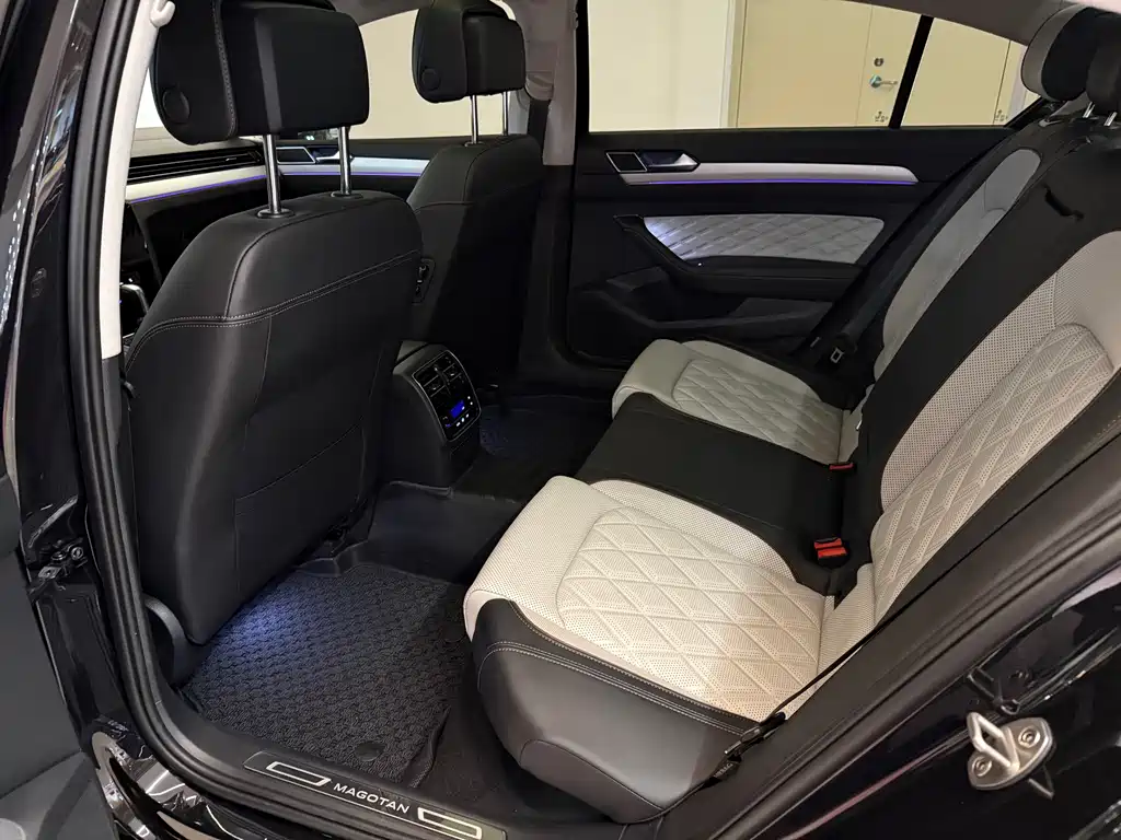 Magotan 2024 model 2 million public model 330TSI DSG luxury model купить на сайте DeffCars