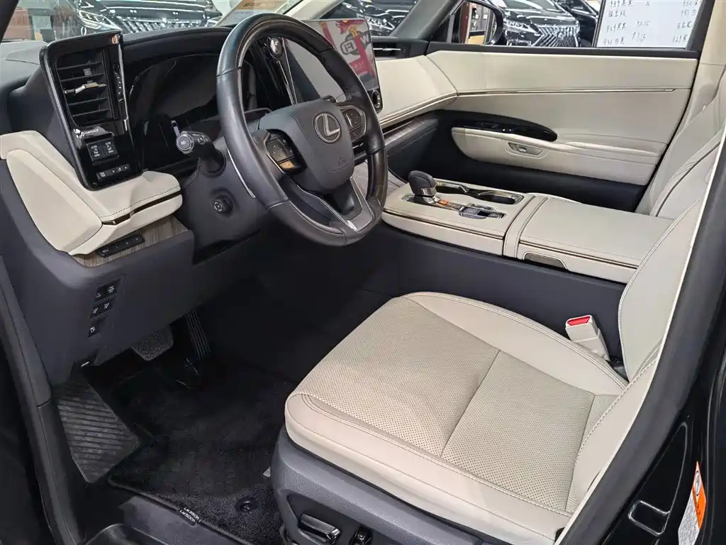 Lexus LM 2023 500h six-seater premium version купить на сайте DeffCars