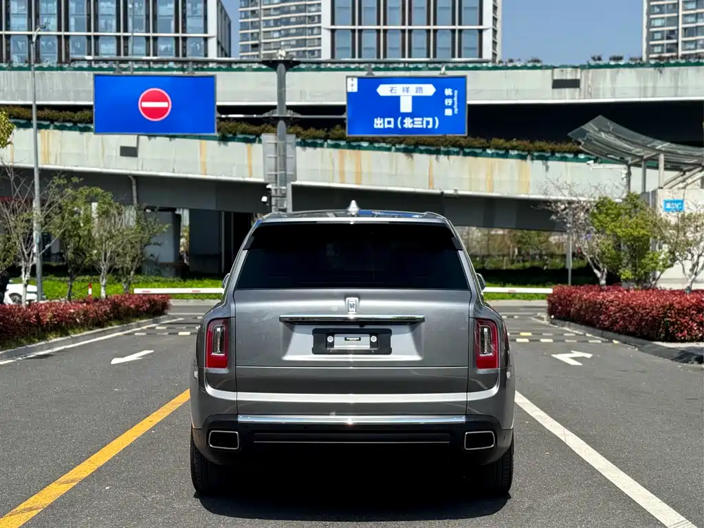Cullinan 2018 four-seat version купить на сайте DeffCars