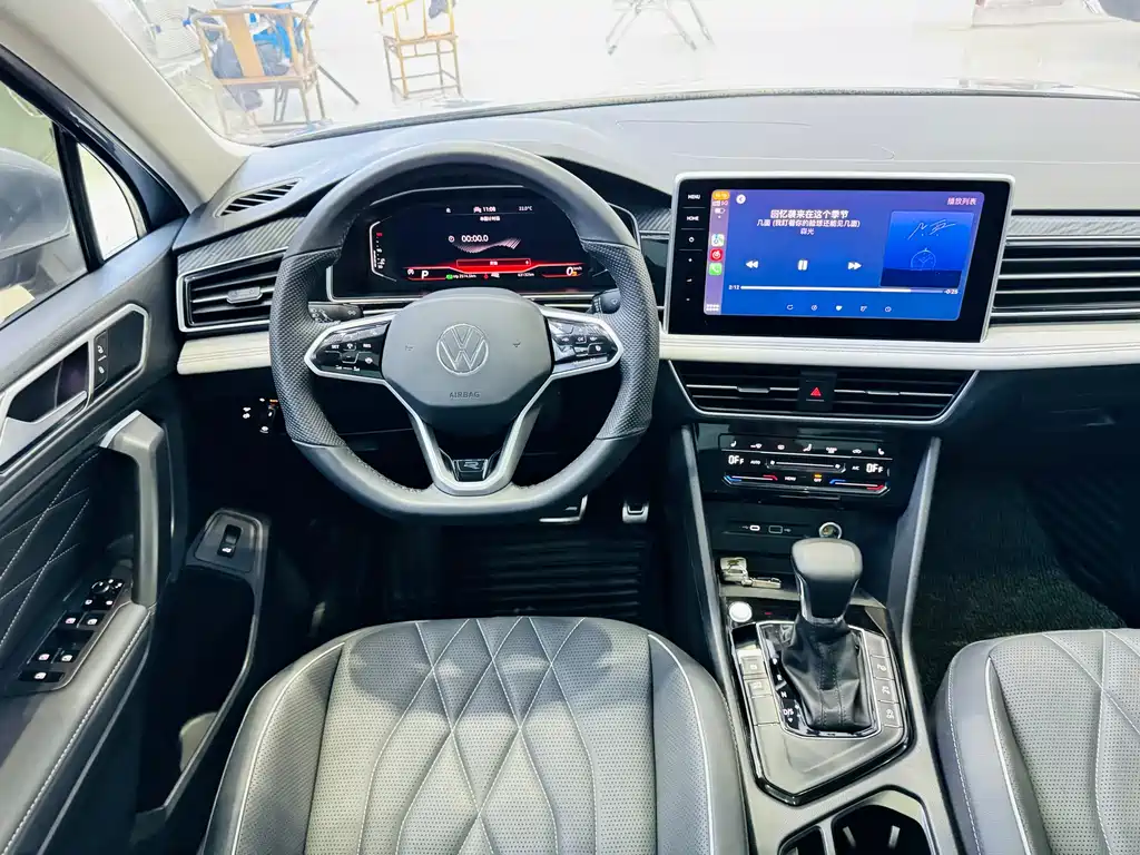 Tiguan L 2022 330TSI automatic two-wheel drive R-Line version купить на сайте DeffCars