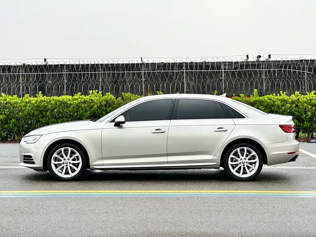 Audi A4L 2018 30th Anniversary Model 40 TFSI Enterprising купить на сайте DeffCars