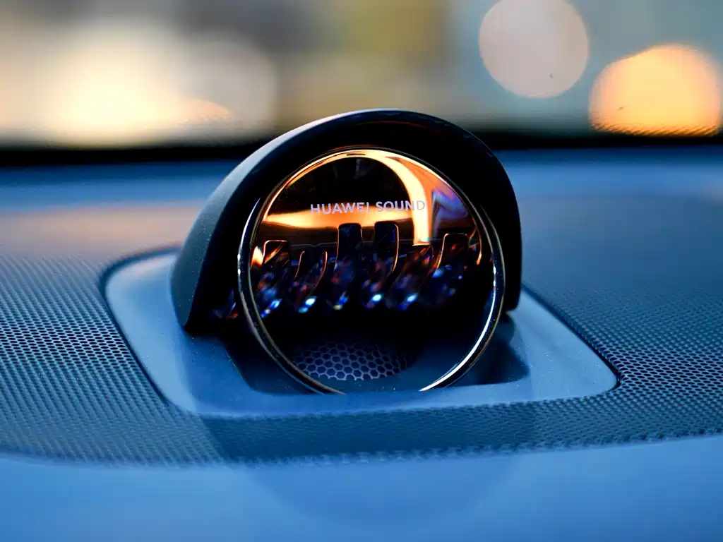 Zhijie R7 2025 extended range 331km Ultra купить на сайте DeffCars