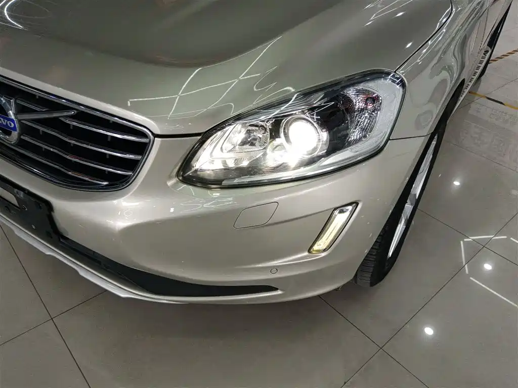 Volvo XC60 2017 T5 AWD Smart Edition купить на сайте DeffCars