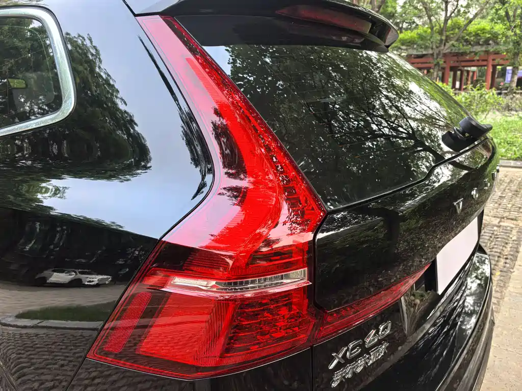 Volvo XC60 2022 B5 four-wheel drive Zhiyi Luxury Edition купить на сайте DeffCars