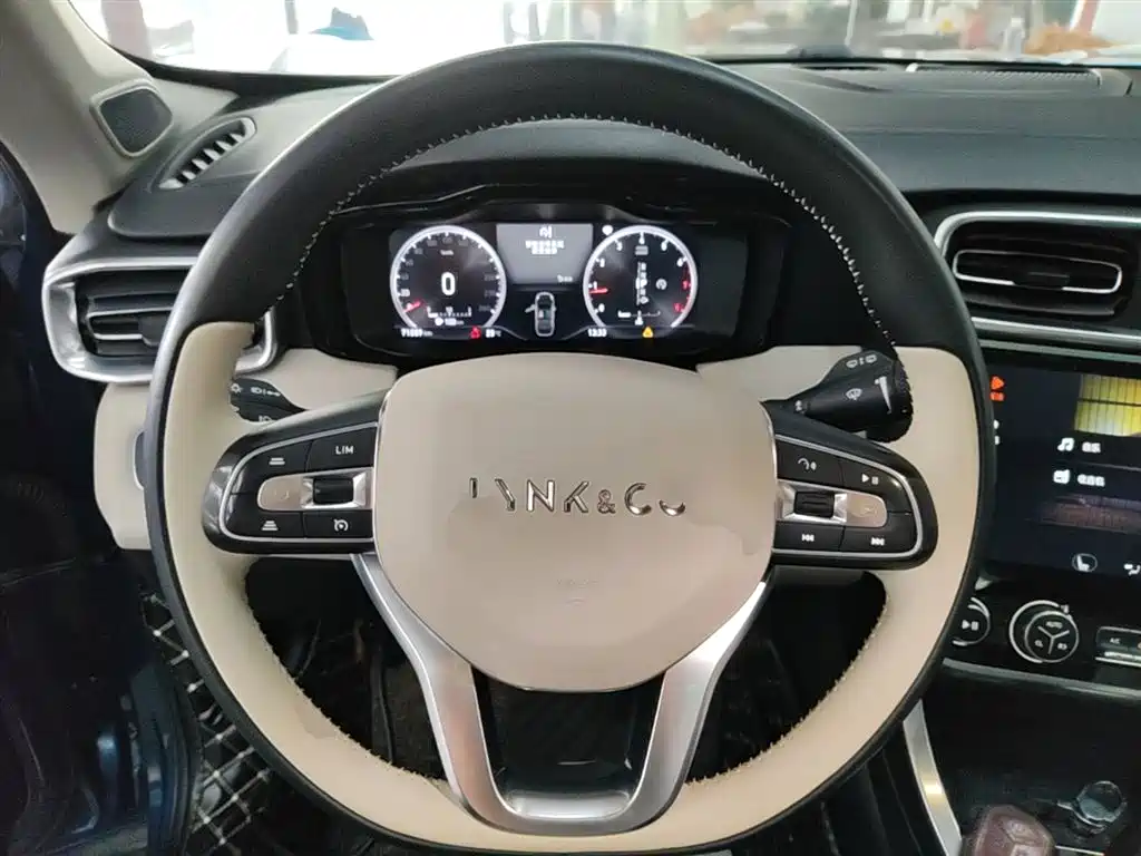 Lynk & Co 01 2017 2.0T 2WD Yao Pro Edition купить на сайте DeffCars