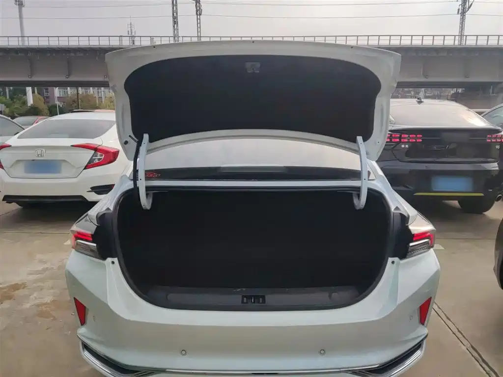 Yixuan MAX 2023 1.5T super dad version купить на сайте DeffCars