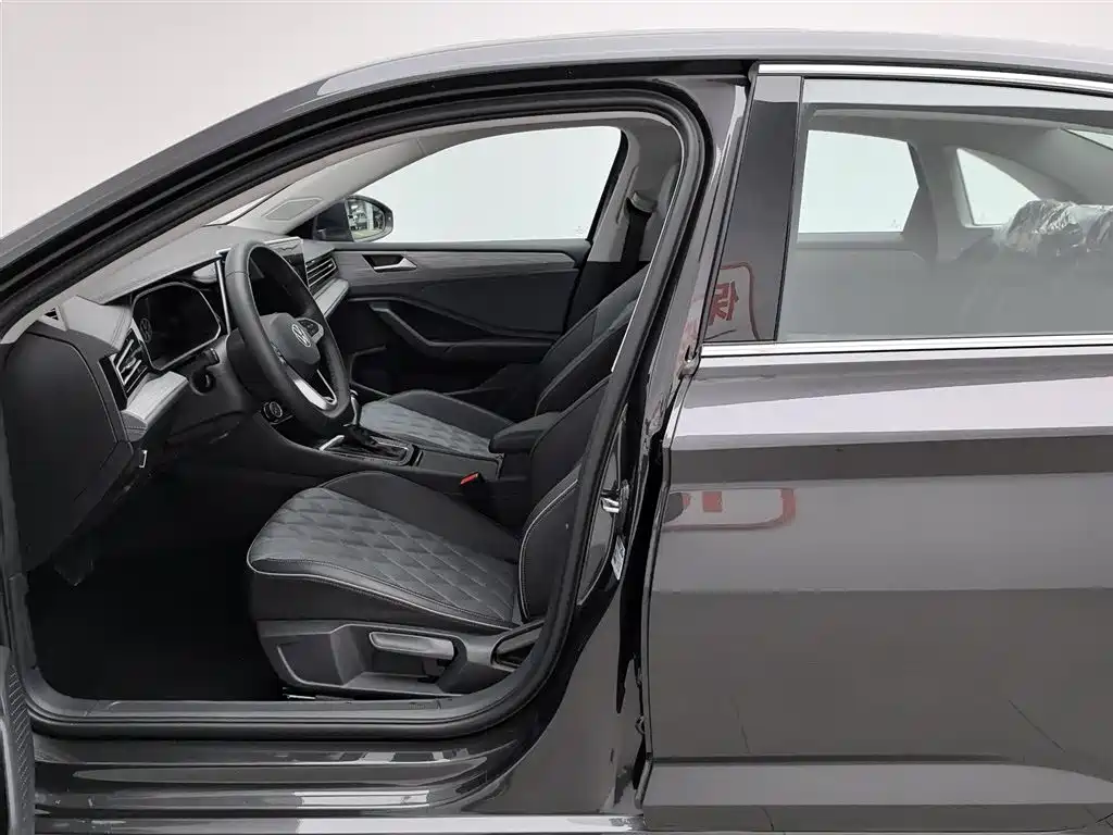Sagitar 2025 facelift three 300TSI DSG transcendent version купить на сайте DeffCars