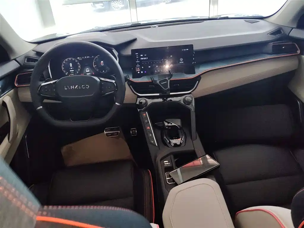 Lynk & Co 06 2021 1.5T Shero Pink Special Edition купить на сайте DeffCars