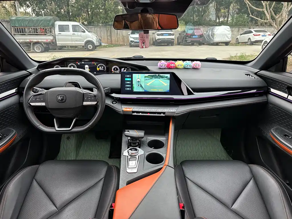 Changan UNI-V 2023 1.5T premium model купить на сайте DeffCars