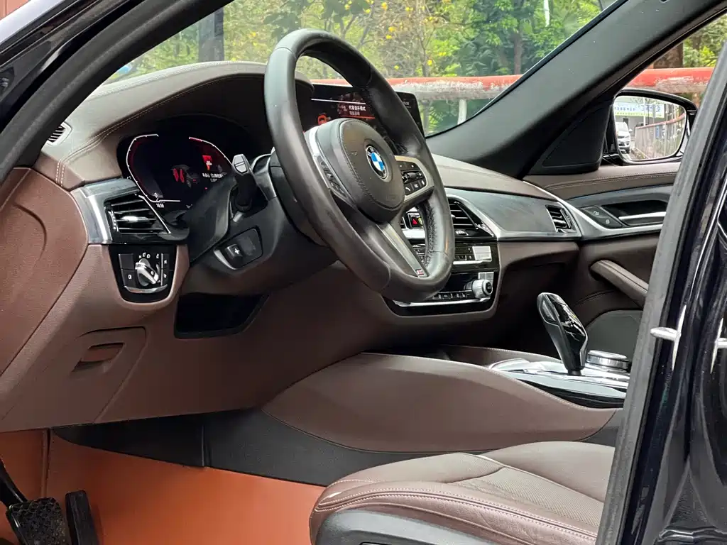 BMW 5 Series New Energy 2021 535Le M Sports Package купить на сайте DeffCars