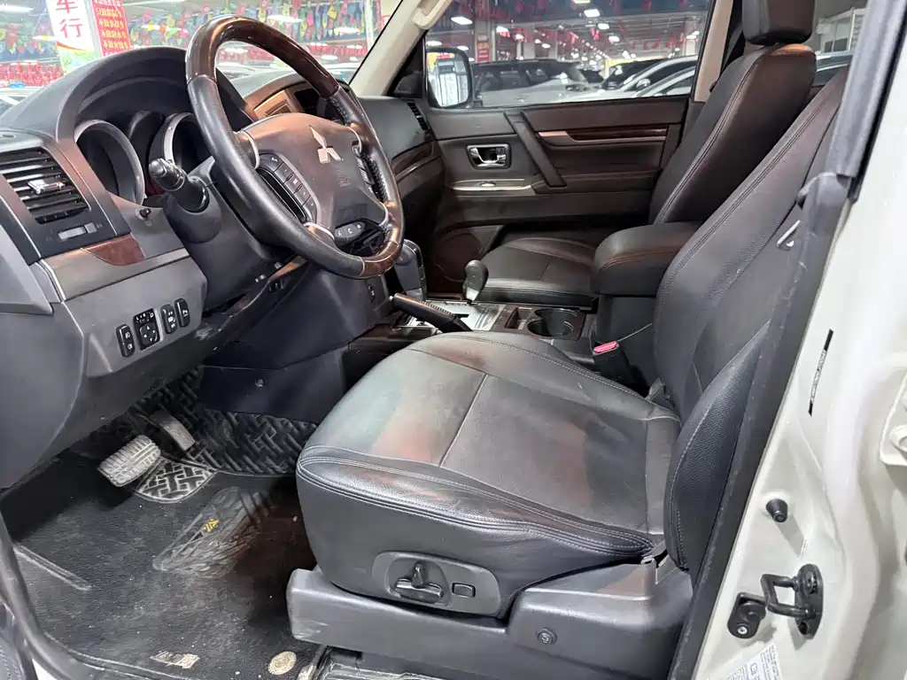Pajero imported 2020 3.0L automatic standard version купить на сайте DeffCars