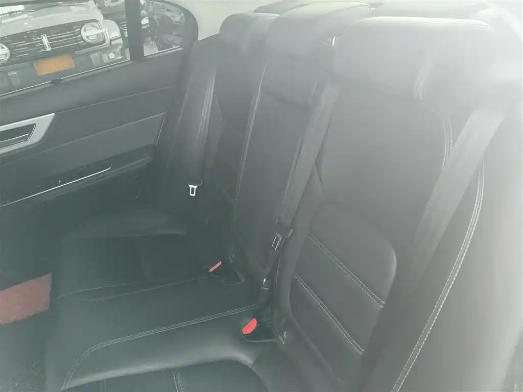 Jaguar XEL 2019 2.0T 200PS Exclusive Edition купить на сайте DeffCars