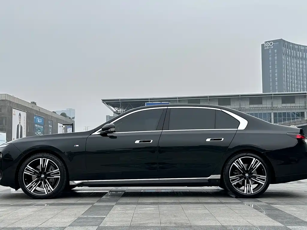 BMW 7 Series 2023 facelift 740Li exclusive M sports package купить на сайте DeffCars
