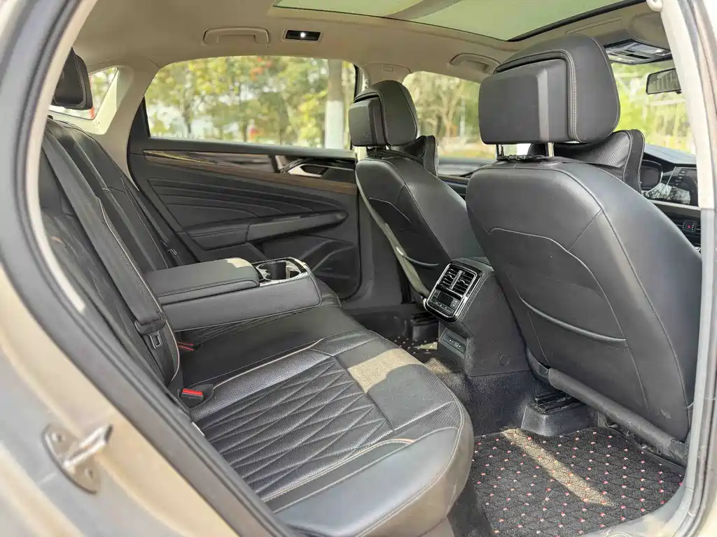 Passat 2019 330TSI Deluxe Edition National VI купить на сайте DeffCars