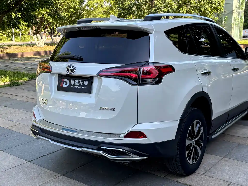 RAV4 Rongfang 2016 2.0L CVT two-wheel drive fashion version National V купить на сайте DeffCars