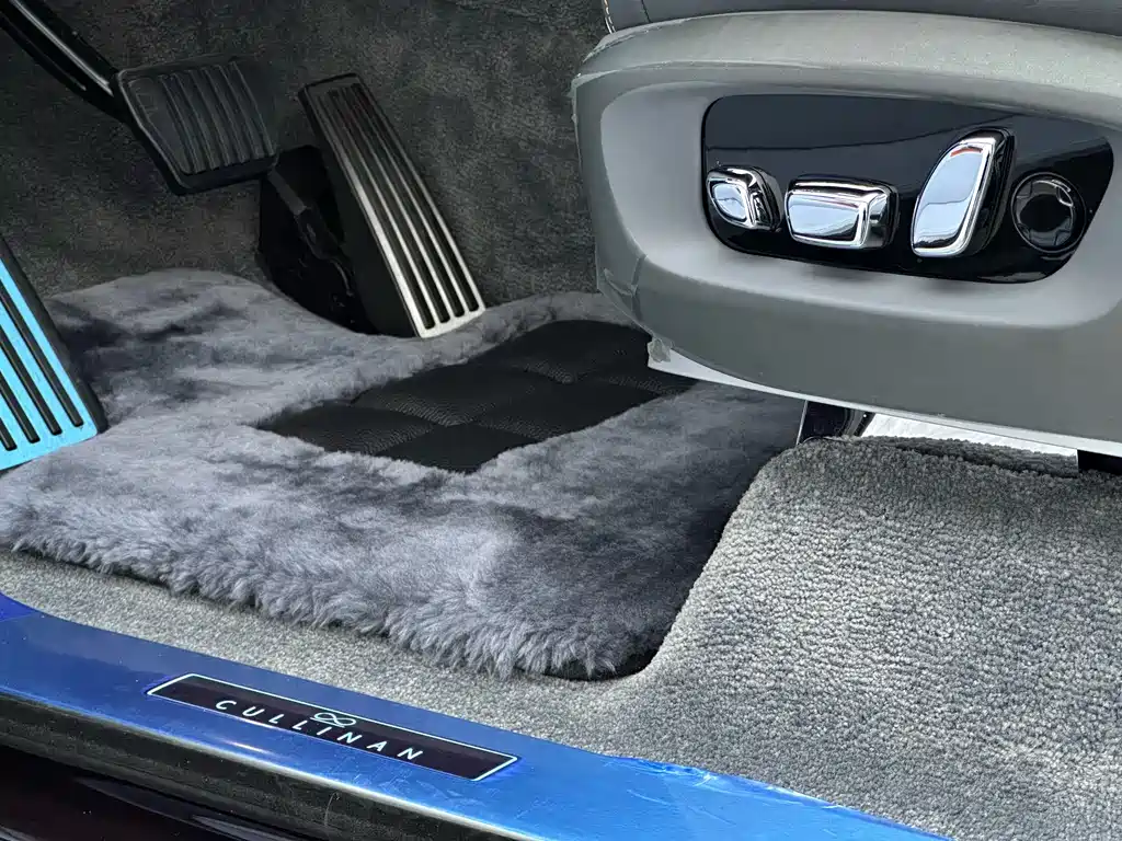 Cullinan 2024 Black Badge купить на сайте DeffCars