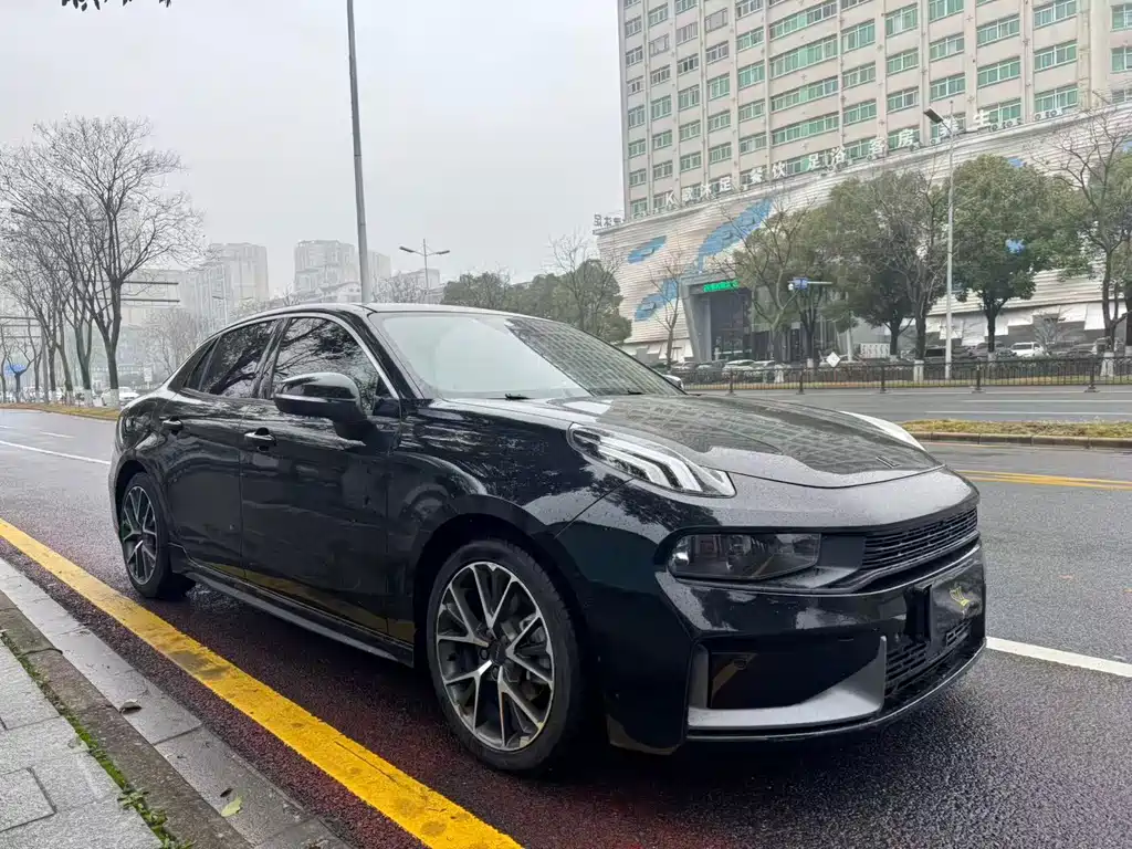 Lynk & Co 03 2019 2.0TD automatic version купить на сайте DeffCars