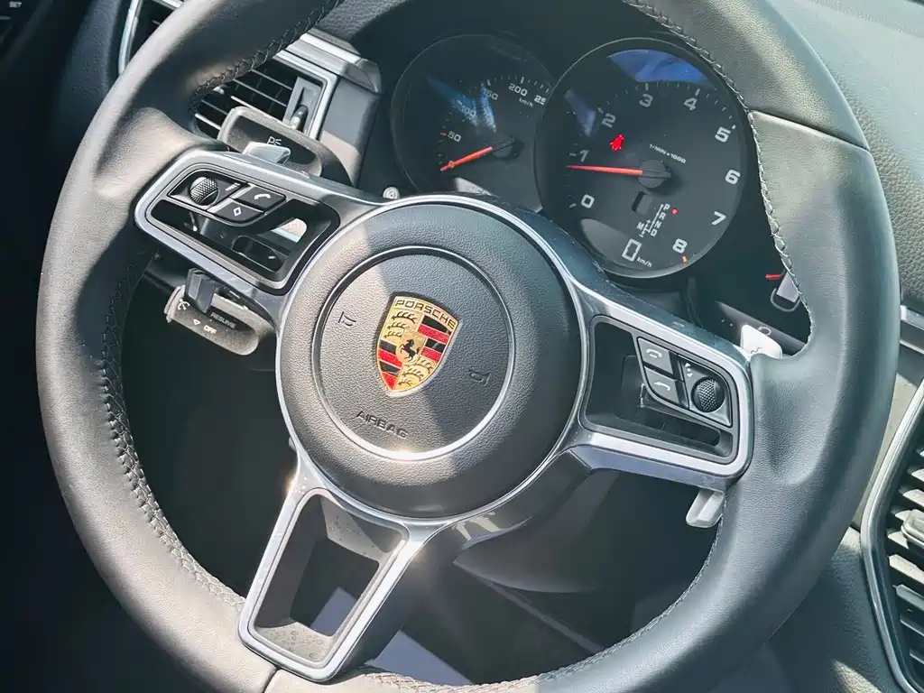 Macan 2017 Macan 2.0T купить на сайте DeffCars