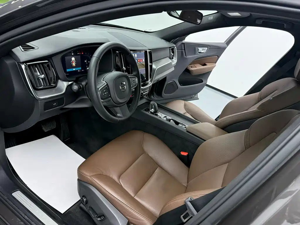 Volvo XC60 2025 B5 four-wheel drive Zhiyi Luxury Edition купить на сайте DeffCars