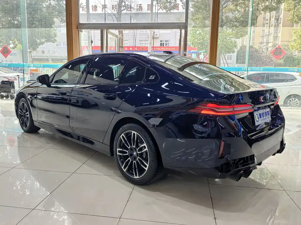 BMW 5 Series 2025 530Li Leading M Sports Package купить на сайте DeffCars