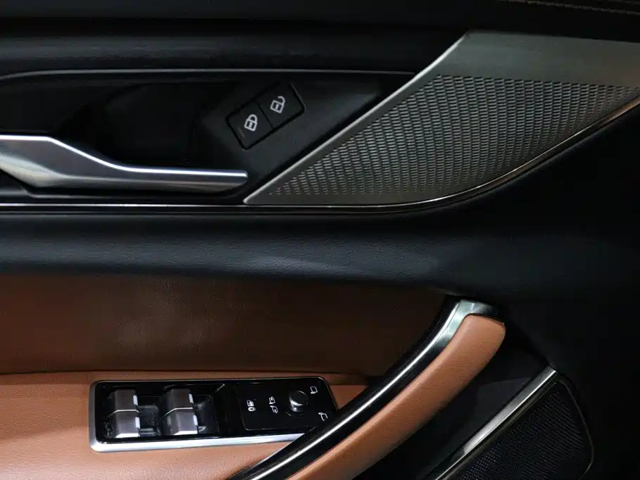 Jaguar XFL 2021 XFL 2.0T P250 four-wheel drive obsidian sports version купить на сайте DeffCars