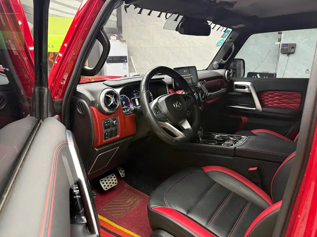 Beijing Off-Road BJ40 2019 PLUS 2.3T Automatic Four-wheel Drive Exclusive Edition National VI купить на сайте DeffCars
