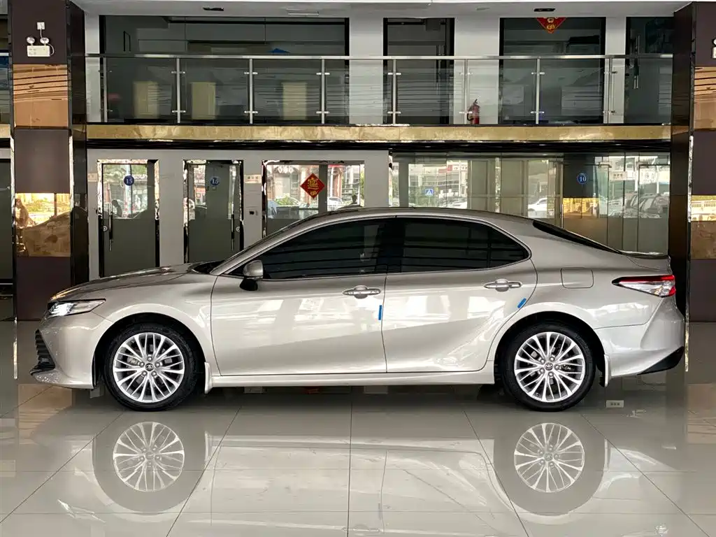 Camry 2019 facelift 2.5G Deluxe Edition купить на сайте DeffCars