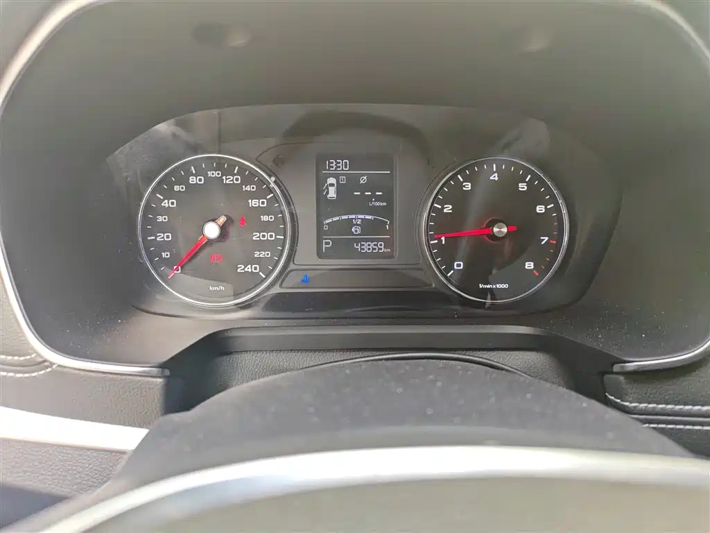 Roewe RX5 2019 20T two-wheel drive automatic 4G interconnected platinum version купить на сайте DeffCars