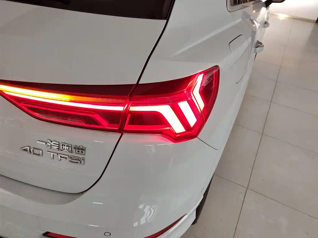 Audi Q3 2024 40 TFSI Fashionable and Dynamic купить на сайте DeffCars
