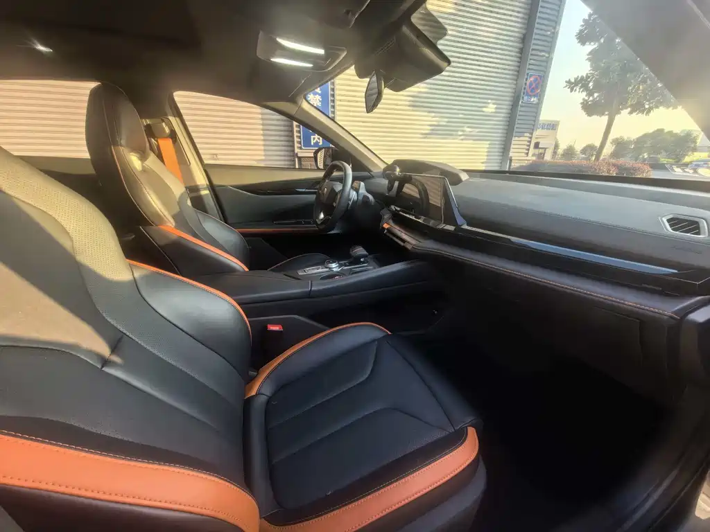 Changan UNI-V 2023 1.5T premium model купить на сайте DeffCars