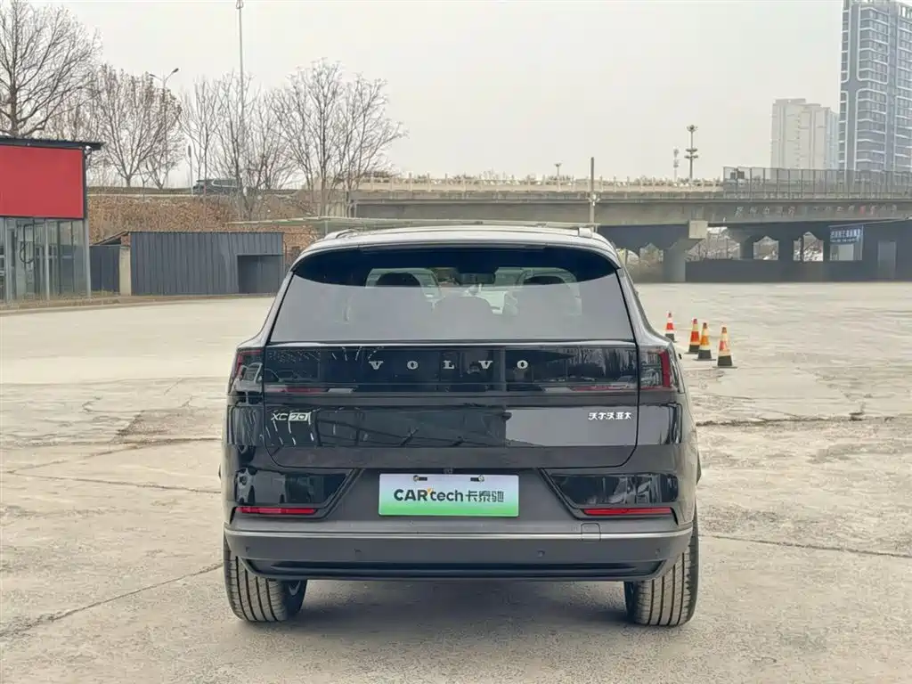 Volvo XC70 plug-in hybrid 2026 model 2WD long range Core купить на сайте DeffCars