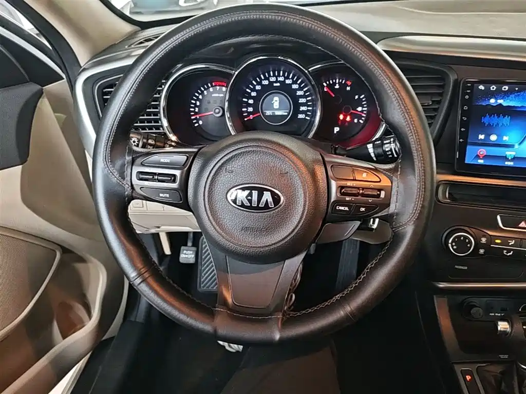 Kia K5 2015 2.0L automatic GL купить на сайте DeffCars