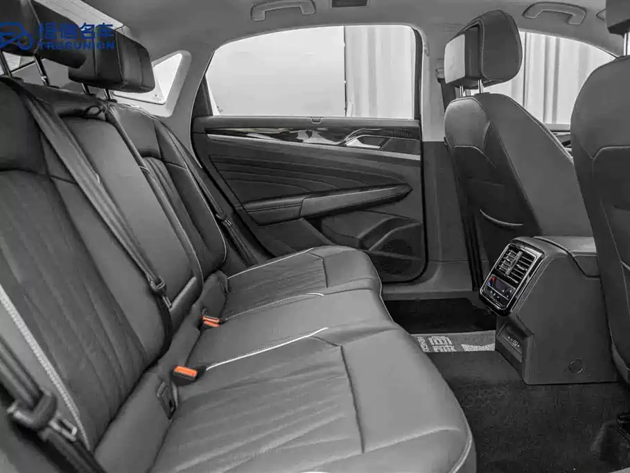 Passat 2022 330TSI Deluxe Edition купить на сайте DeffCars