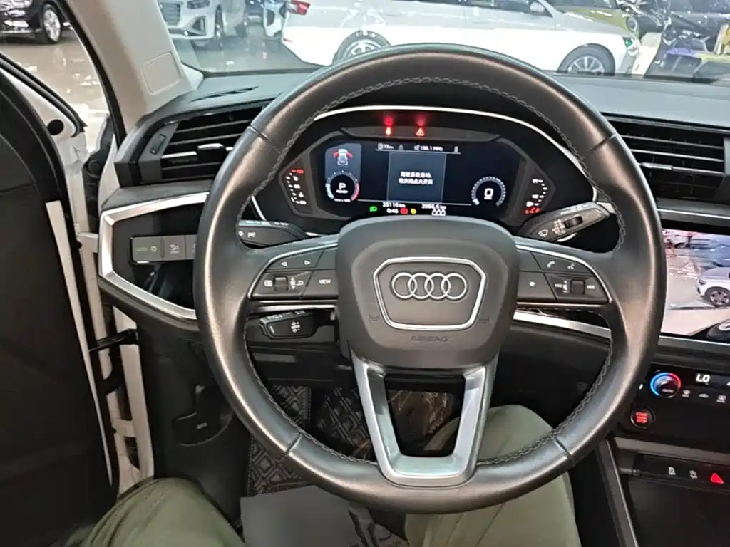 Audi Q3 2022 35 TFSI aggressive and dynamic model купить на сайте DeffCars