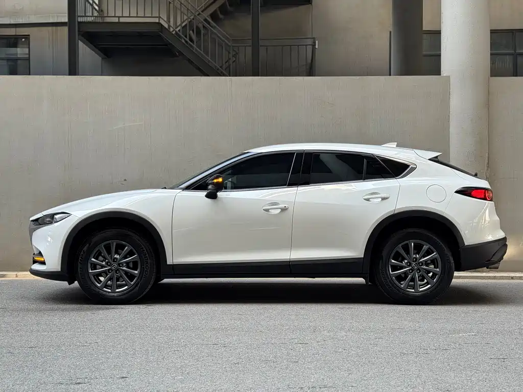 Mazda CX-4 2021 2.0L automatic two-wheel drive Blue Sky Vitality Edition купить на сайте DeffCars