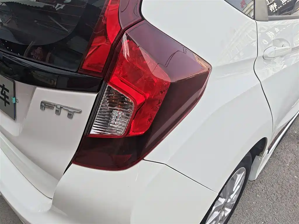 Fit 2018 1.5L CVT Comfort Sunroof Edition купить на сайте DeffCars