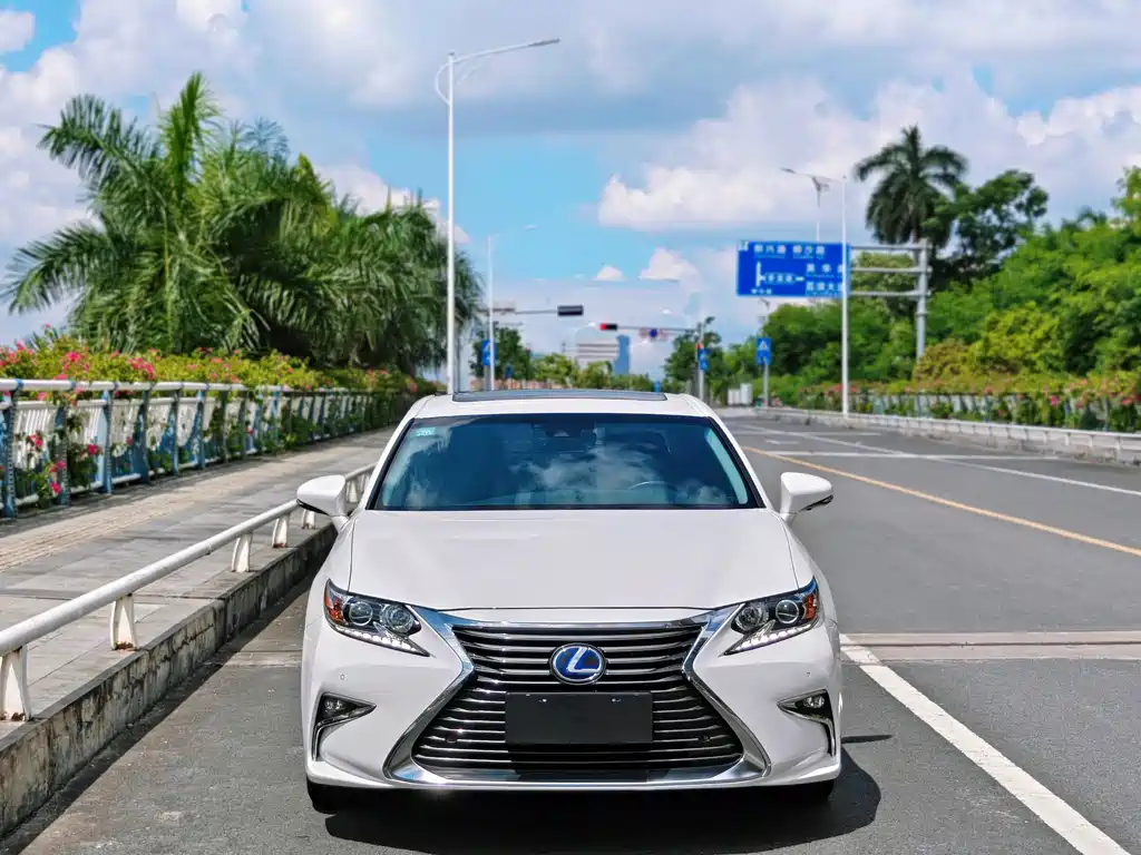 Lexus ES 2015 300h Comfort Edition купить на сайте DeffCars