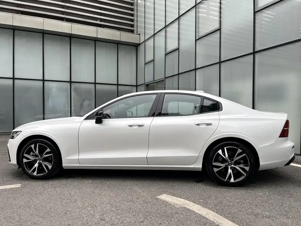 Volvo S60 2024 B5 Zhiya Sports Edition купить на сайте DeffCars