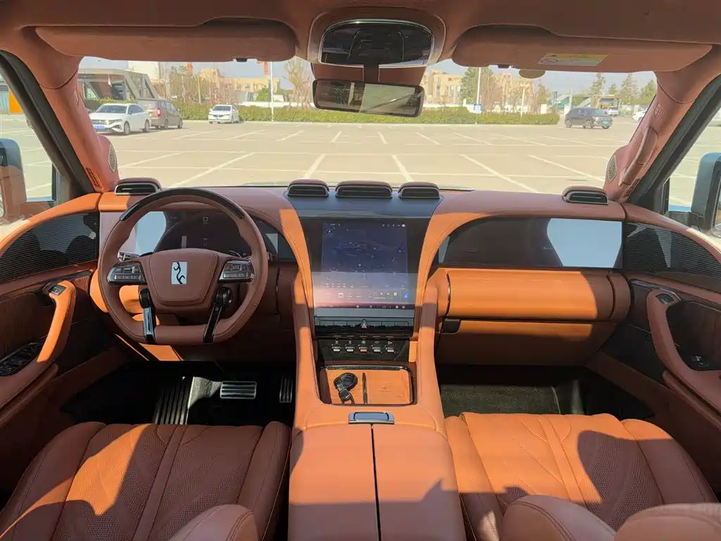 Looking up at U8 2023 Deluxe Edition купить на сайте DeffCars