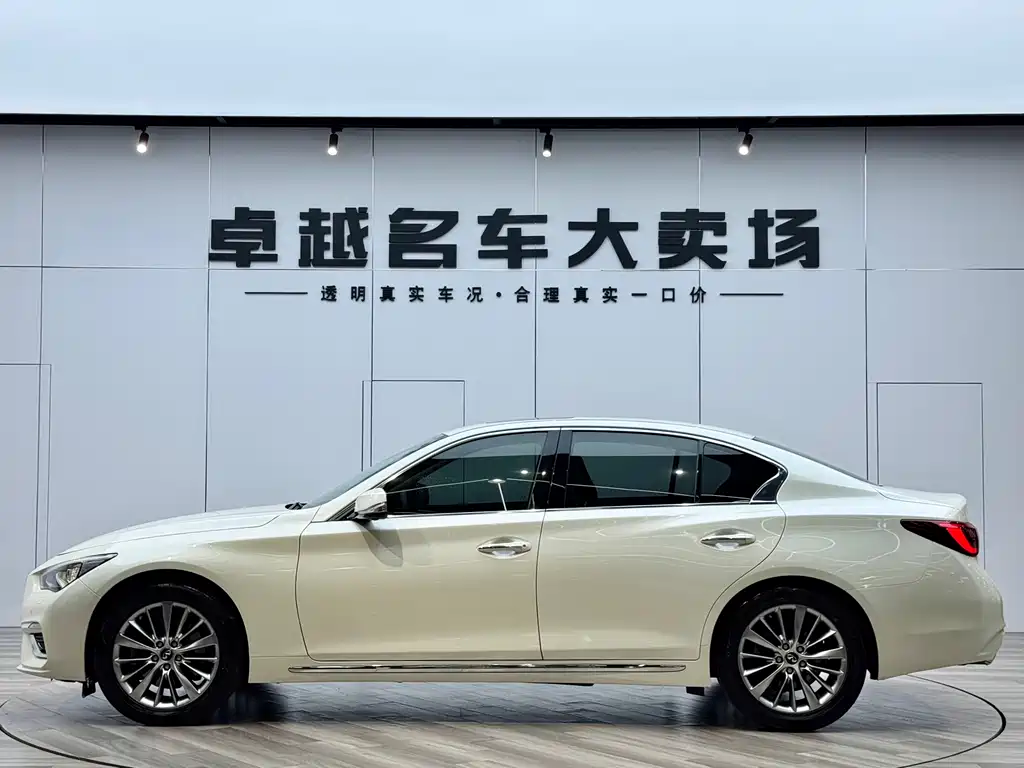 Infiniti Q50L 2018 2.0T Premium Edition National VI купить на сайте DeffCars