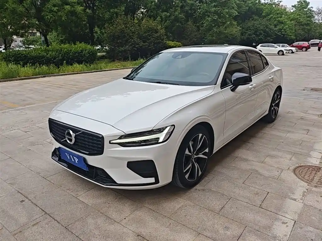 Volvo S60 2021 T4 Zhiyuan Sport Edition купить на сайте DeffCars