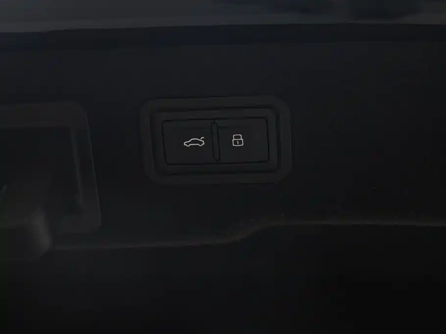 Audi A8 2023 A8L 50 TFSI quattro Premium Selection купить на сайте DeffCars