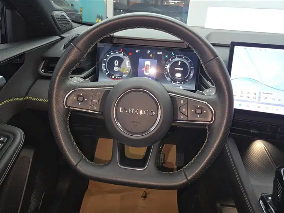 Lynk & Co 03 2023 1.5TD DCT Pro купить на сайте DeffCars