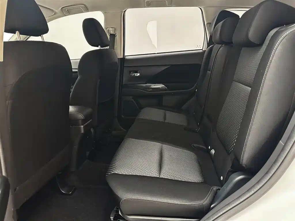 Outlander 2021 2.0L 2WD Smooth Edition 5 seats купить на сайте DeffCars