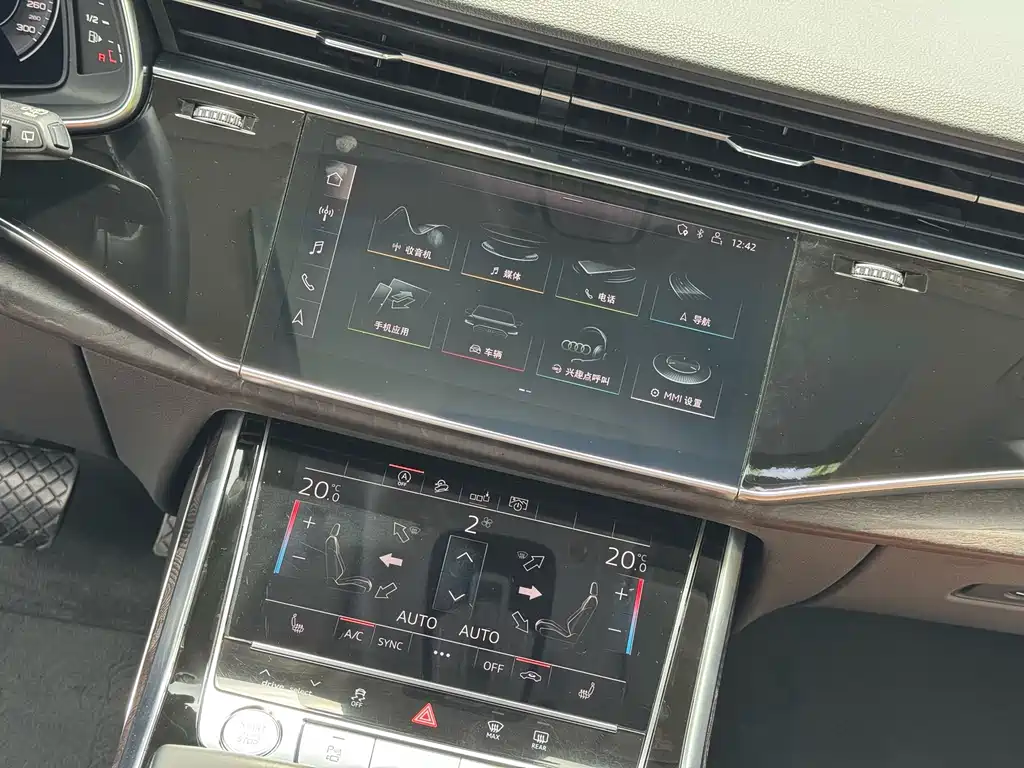 Audi Q8 2019 55 TFSI luxury and dynamic model купить на сайте DeffCars