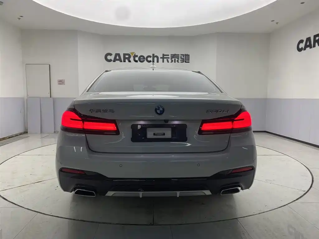 BMW 5 Series 2023 530Li Leading M Sports Package купить на сайте DeffCars