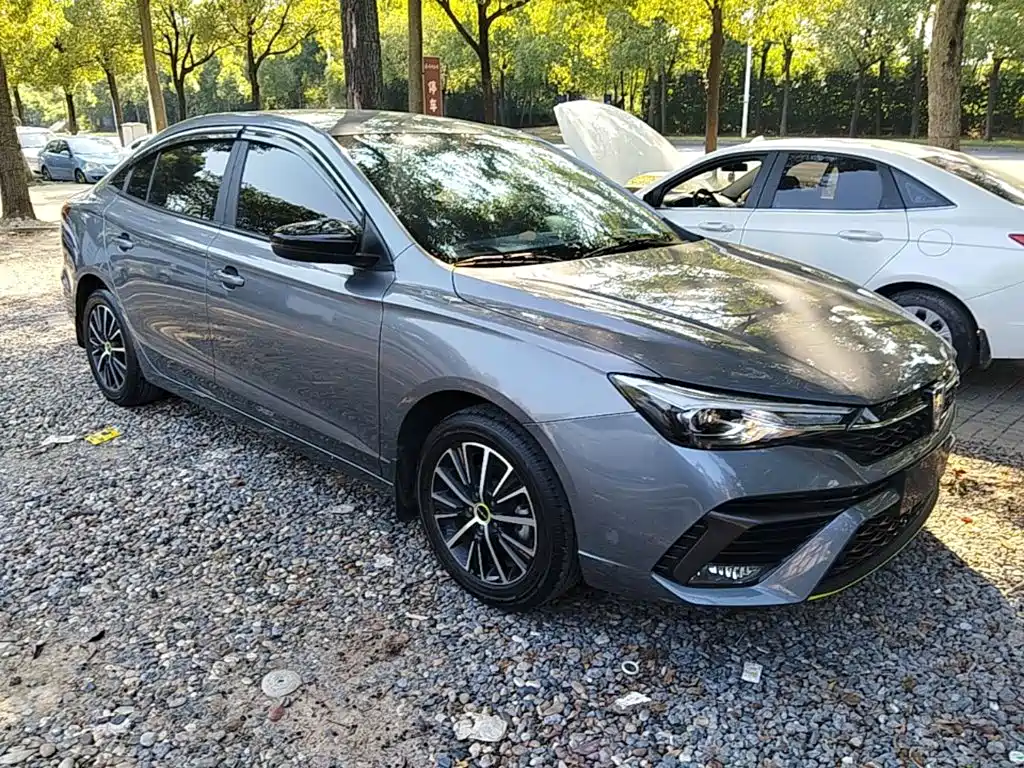 Roewe i5 2021 1.5L manual platinum version купить на сайте DeffCars