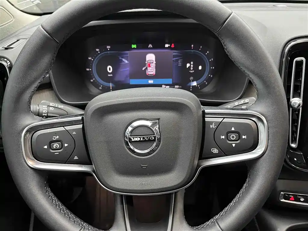 Volvo XC40 2023 B4 four-wheel drive Zhiyuan Deluxe Edition купить на сайте DeffCars