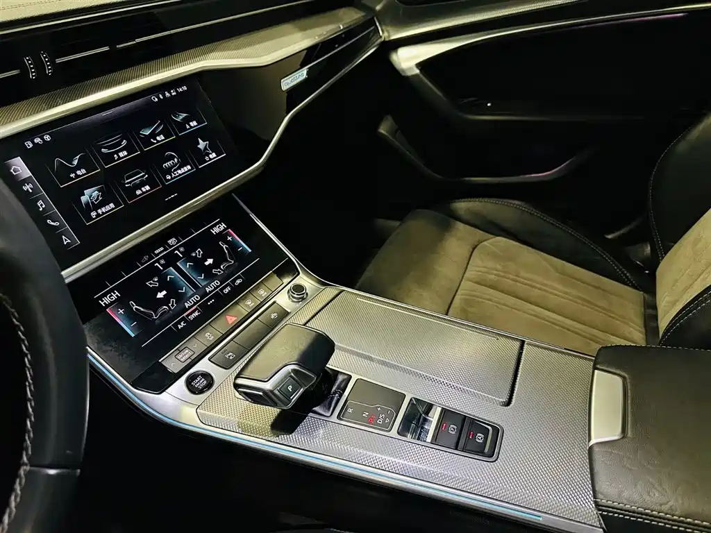 Audi A6L New Energy 2020 55 TFSI e quattro купить на сайте DeffCars